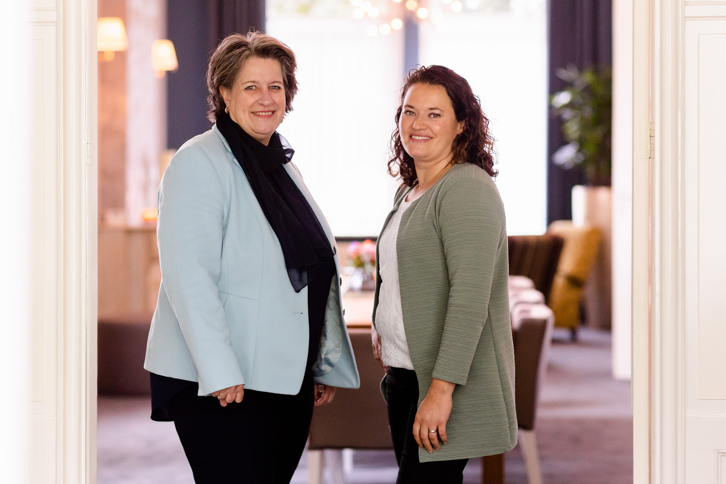 uitvaartverzorger-valkenswaard-anja-hertroijs-sarah-van-hout