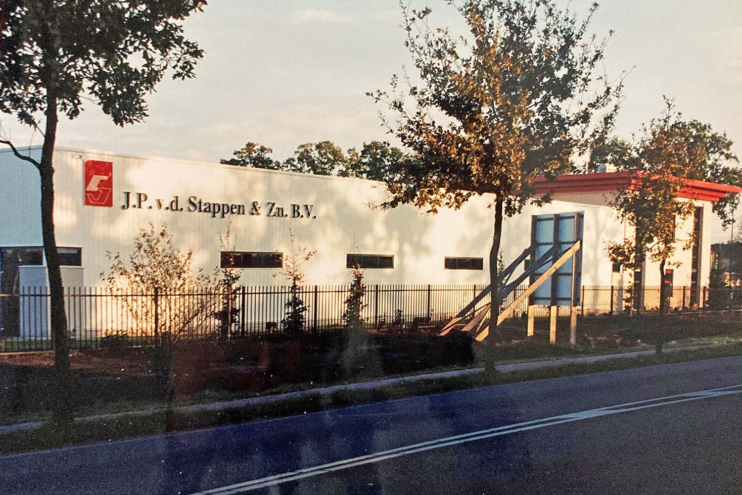 Van der Stappen uitvaartverzorging_100 jaar_1998_Beginjaren