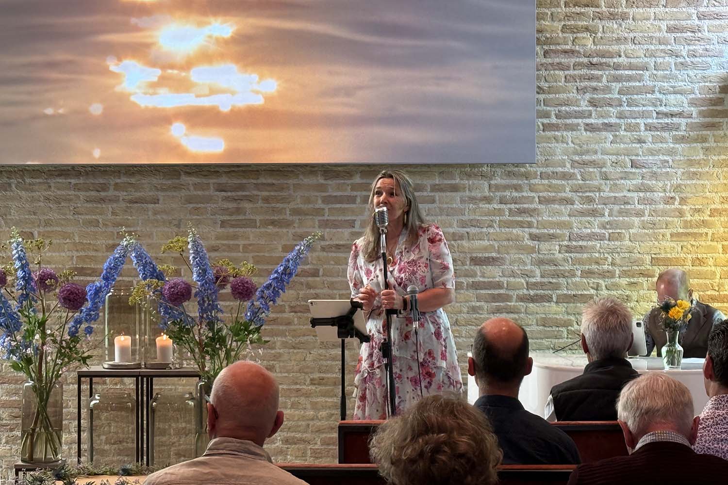 van-der-stappen-uitvaartverzorging-warme-tonen-zomergloed-bijeenkomst-luizter